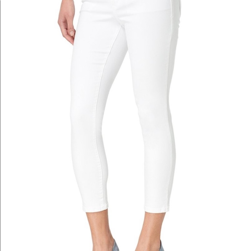 2 pairs Skinny girl jeans. White and dark denim